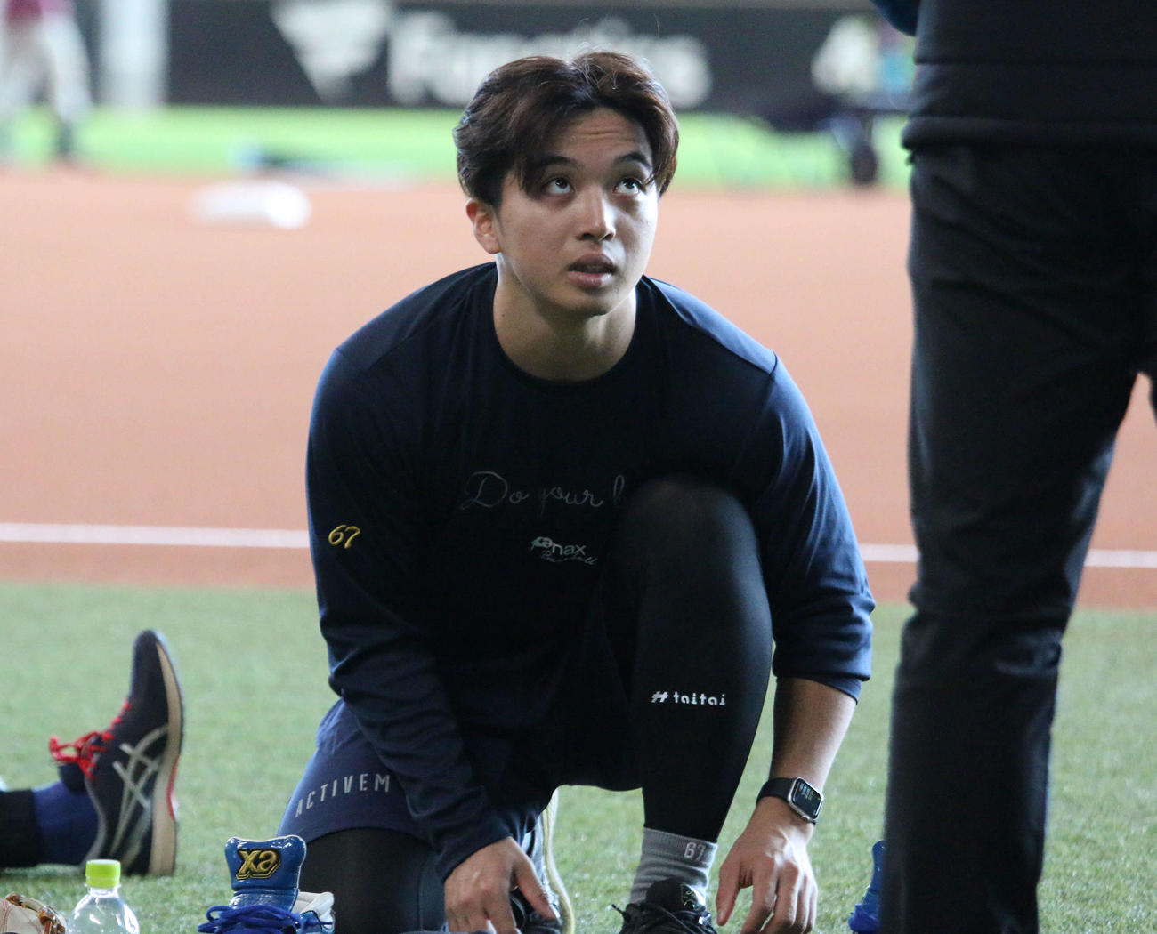 12日に人生初の茶髪姿となった日本ハム山本拓がエスコンフィールドで自主トレ（撮影・木下大輔）