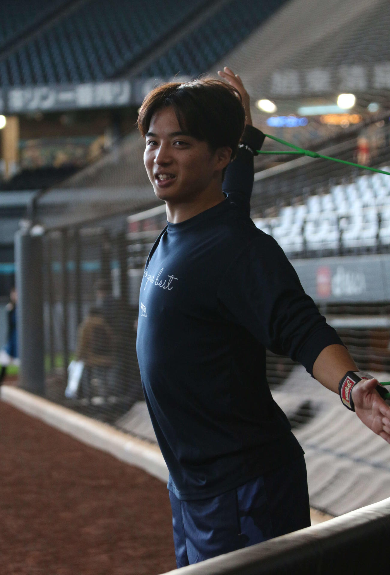 12日に人生初の茶髪姿となった日本ハム山本拓がエスコンフィールドで自主トレ（撮影・木下大輔）