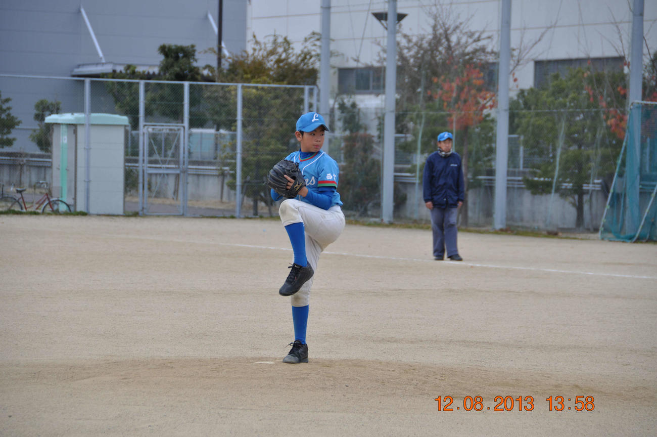 甲武ライオンズ在籍時、登板する下村（本人提供）