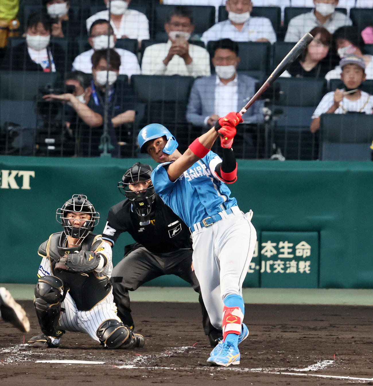 阪神対日本ハム　3回表日本ハム無死、万波は左越えソロ本塁打を放つ（2022年6月3日撮影）