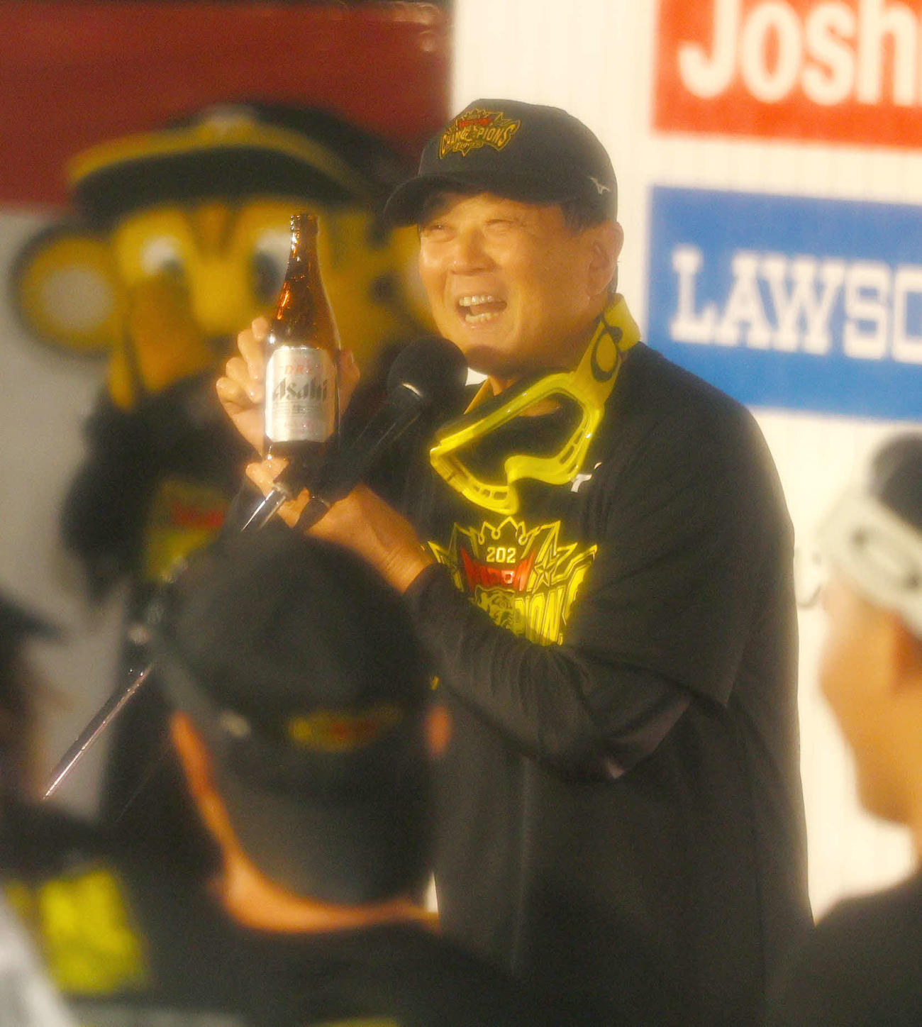 祝勝会で中締めする阪神平田勝男ヘッドコーチ（2023年11月撮影）