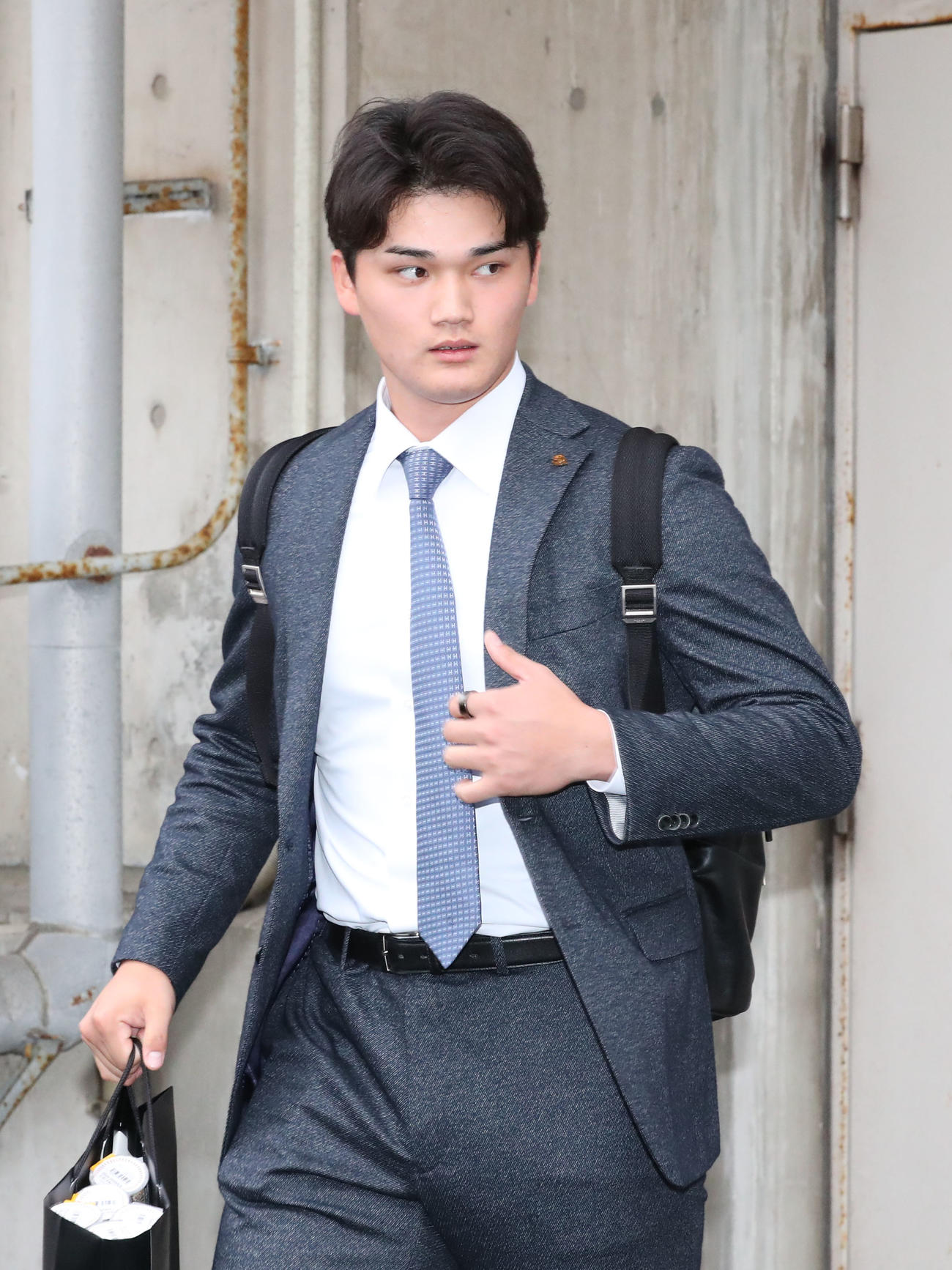 契約更改を終えた田上（撮影・梅根麻紀）