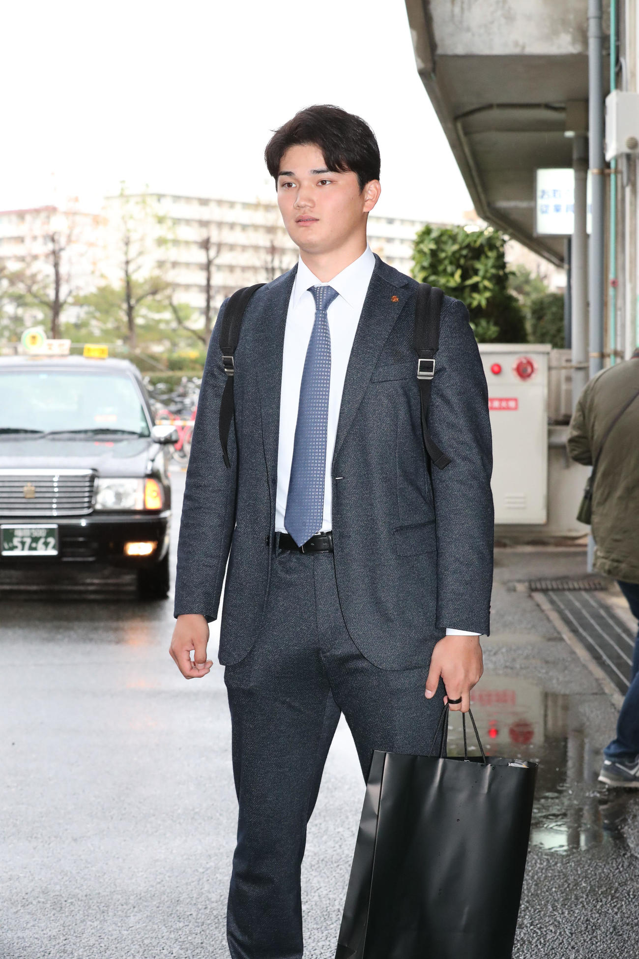 契約更改を終えた田上（撮影・梅根麻紀）