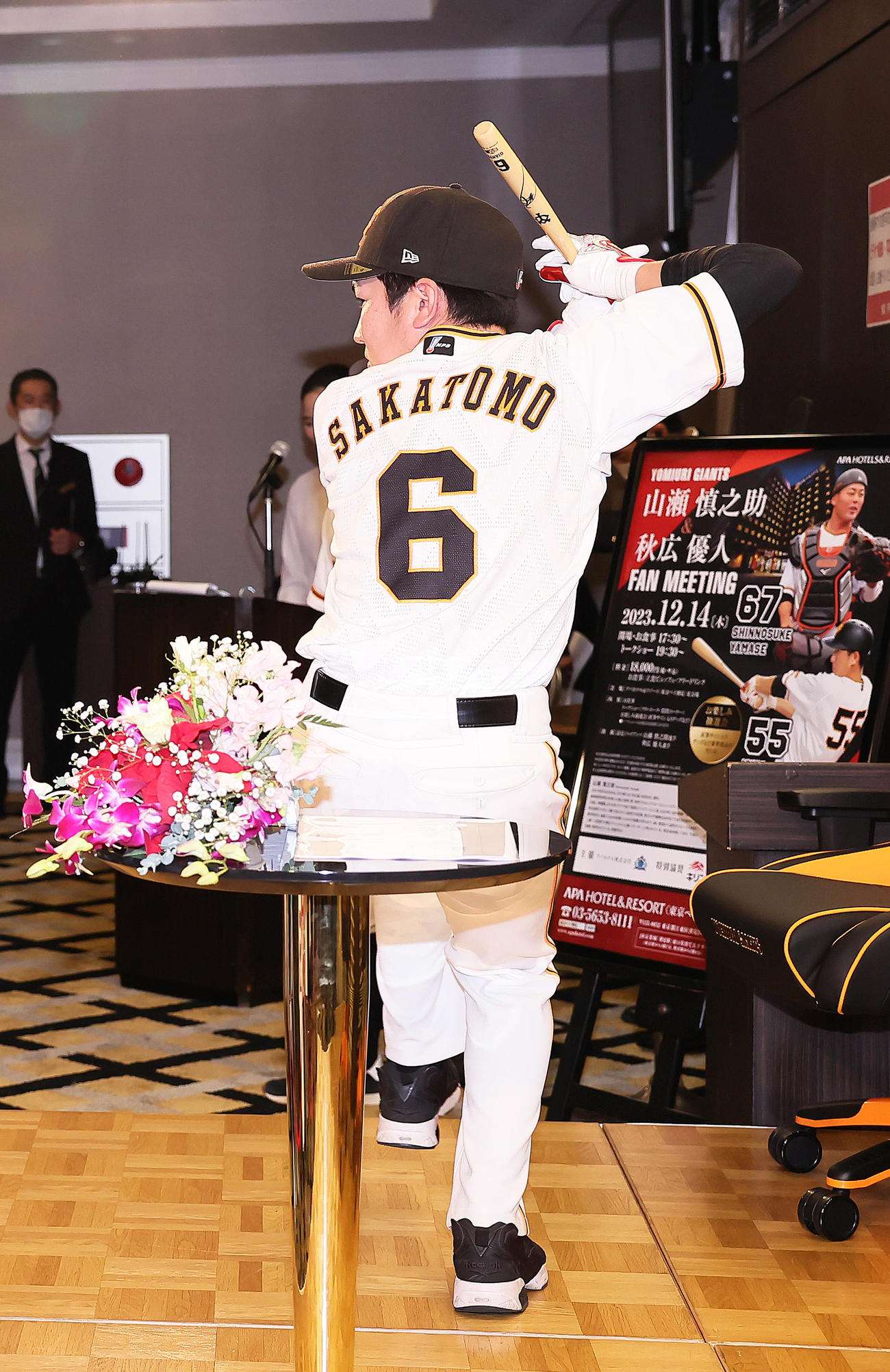 トークショーを前に登場し、会場を盛り上げたものまねタレントのさかとも（撮影・足立雅史）
