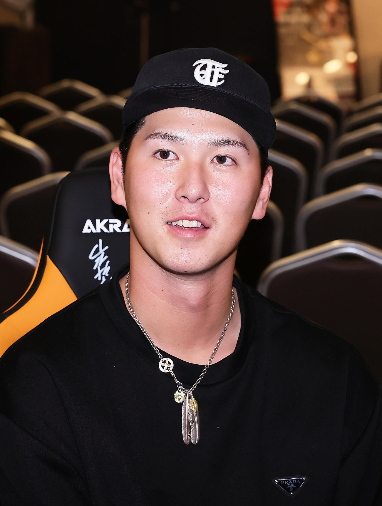 トークショーを笑顔で振り返る巨人秋広（撮影・足立雅史）