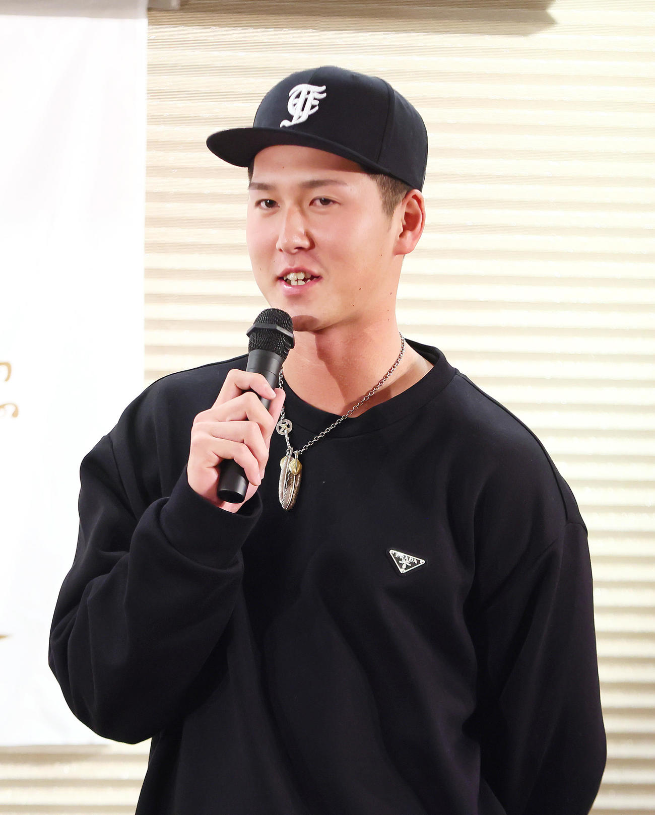 トークショーに登場した巨人秋広（撮影・足立雅史）
