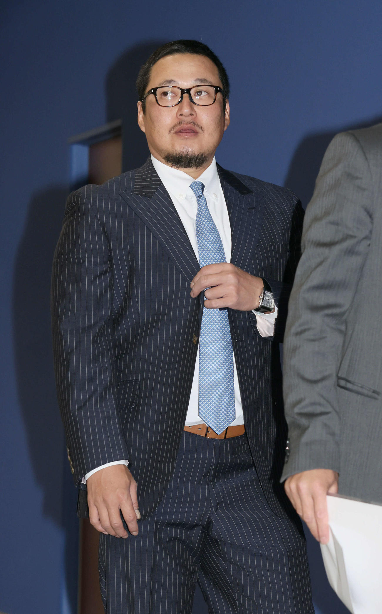 契約更改交渉に向かう広島松山（撮影・加藤孝規）