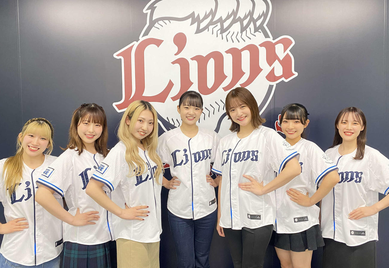 西武の球団公式パフォーマンスチーム「bluelegends（ブルーレジェンズ）」の7人の新メンバー（球団提供）