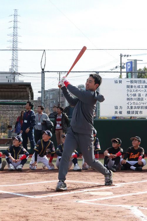 【広島】秋山翔吾が小泉進次郎議員と対戦、右飛も吉兆か「打ち取った翌年は活躍」地元で野球教室