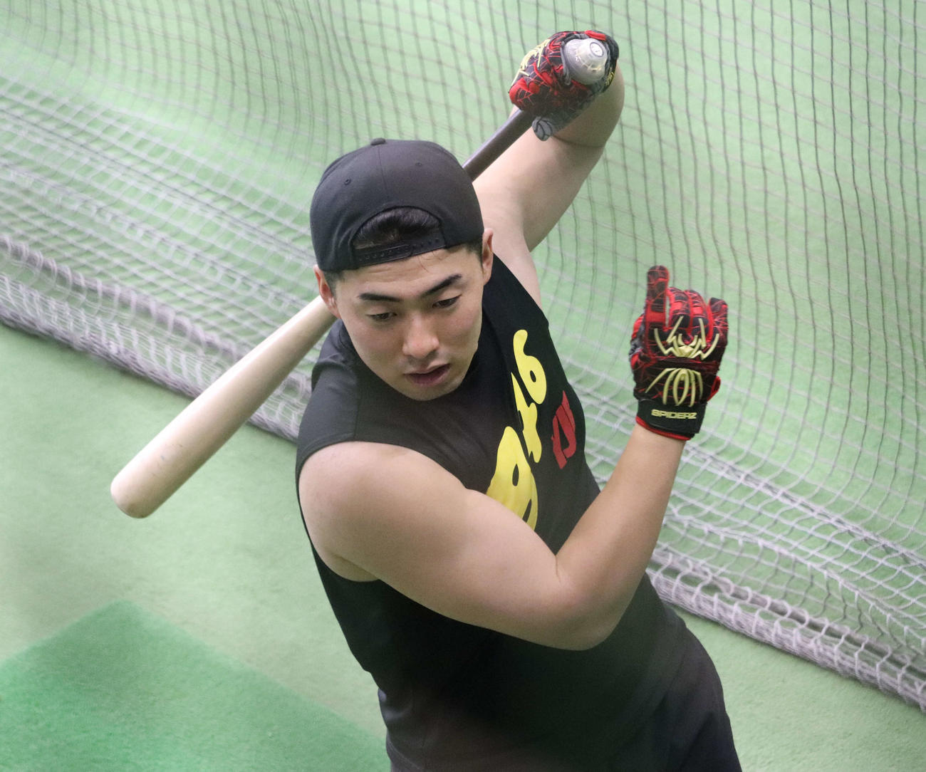 ジャイアンツ球場で自主トレする巨人浅野（撮影・小早川宗一郎）
