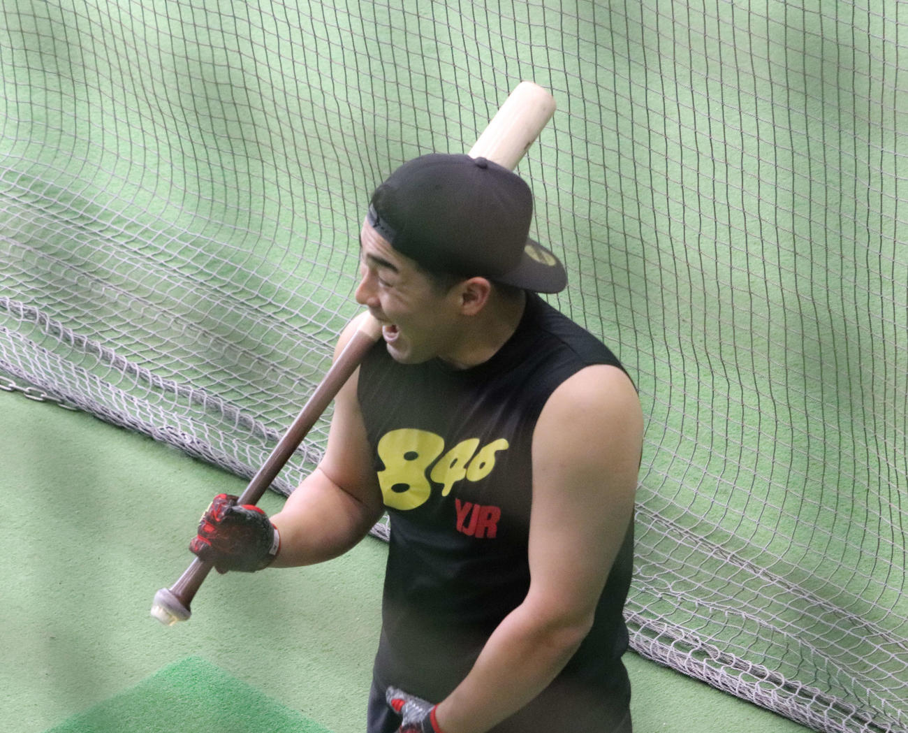 ジャイアンツ球場で自主トレする巨人浅野（撮影・小早川宗一郎）