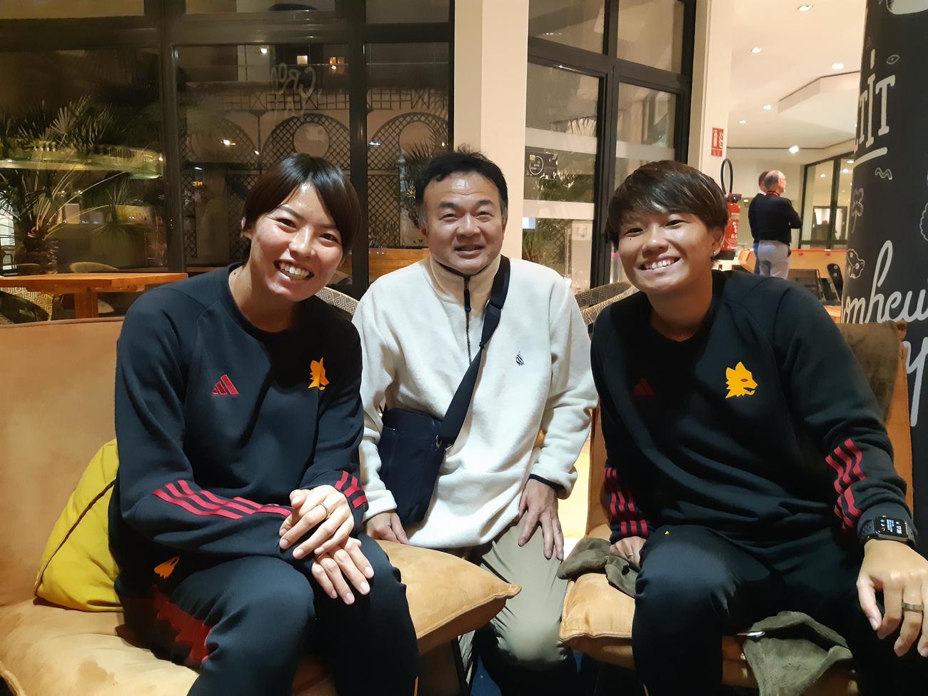 ASローマ・熊谷紗希（左）と南萌華（右）を直撃取材した本紙寺尾記者