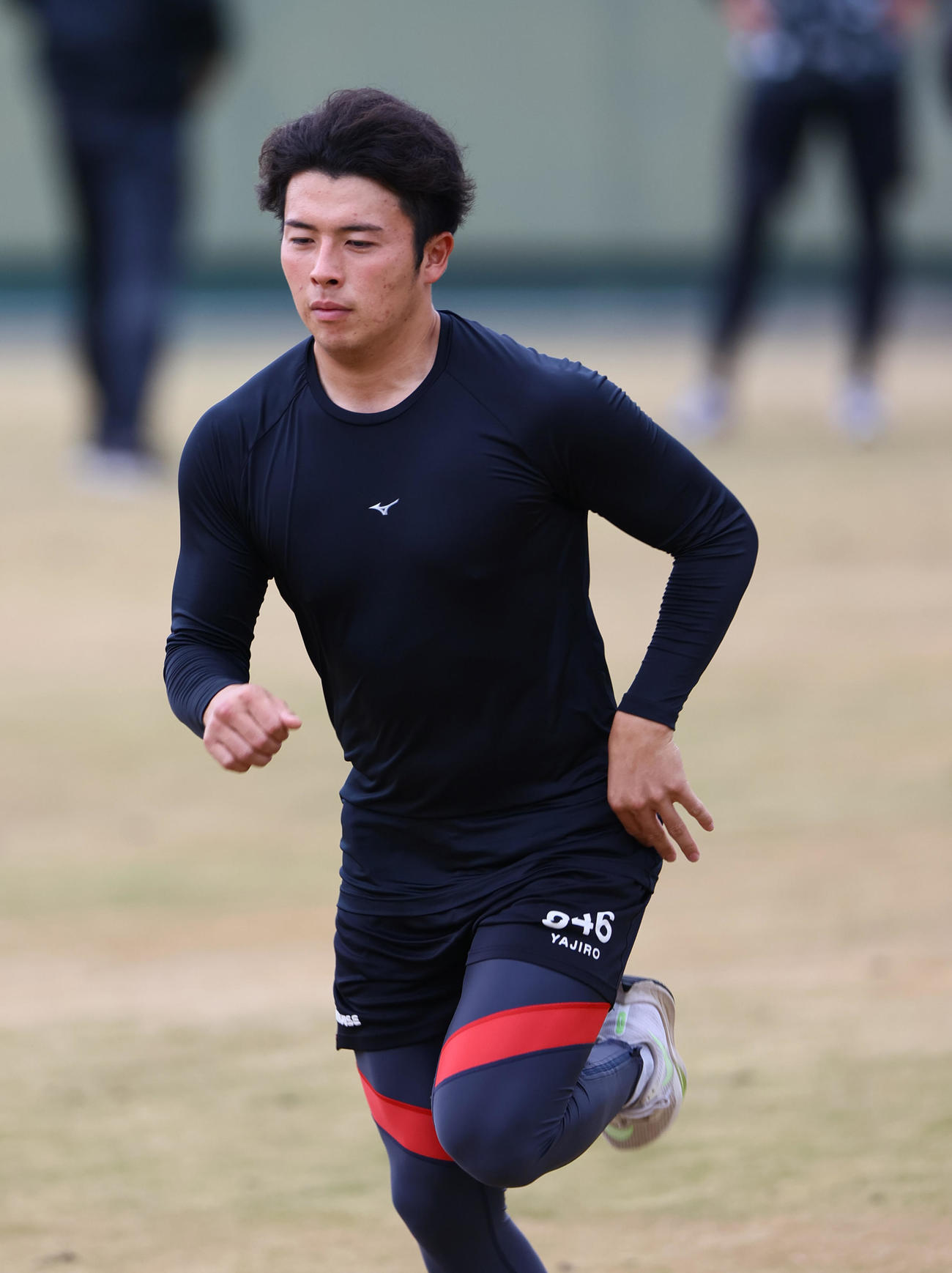 鳴尾浜でダッシュする阪神椎葉（撮影・上山淳一）