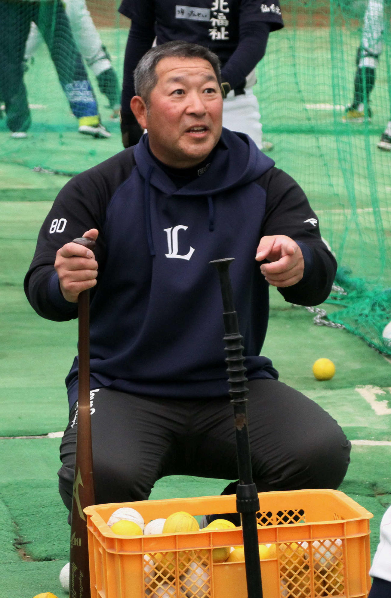 打撃指導を行う西武嶋打撃コーチ（撮影・木村有優）