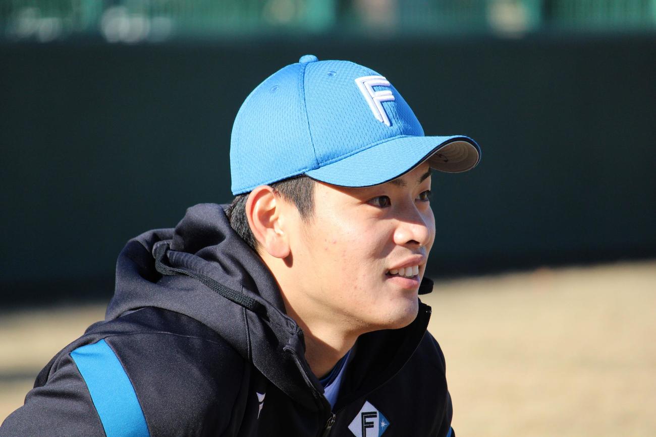花咲徳栄OBによる野球教室に参加した日本ハム野村（撮影・金子真仁）