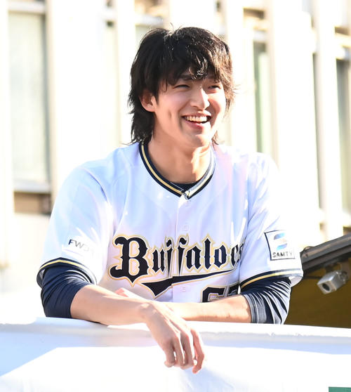 オリックス】山崎颯一郎が白っぽい金髪にイメチェン「色は気分次第