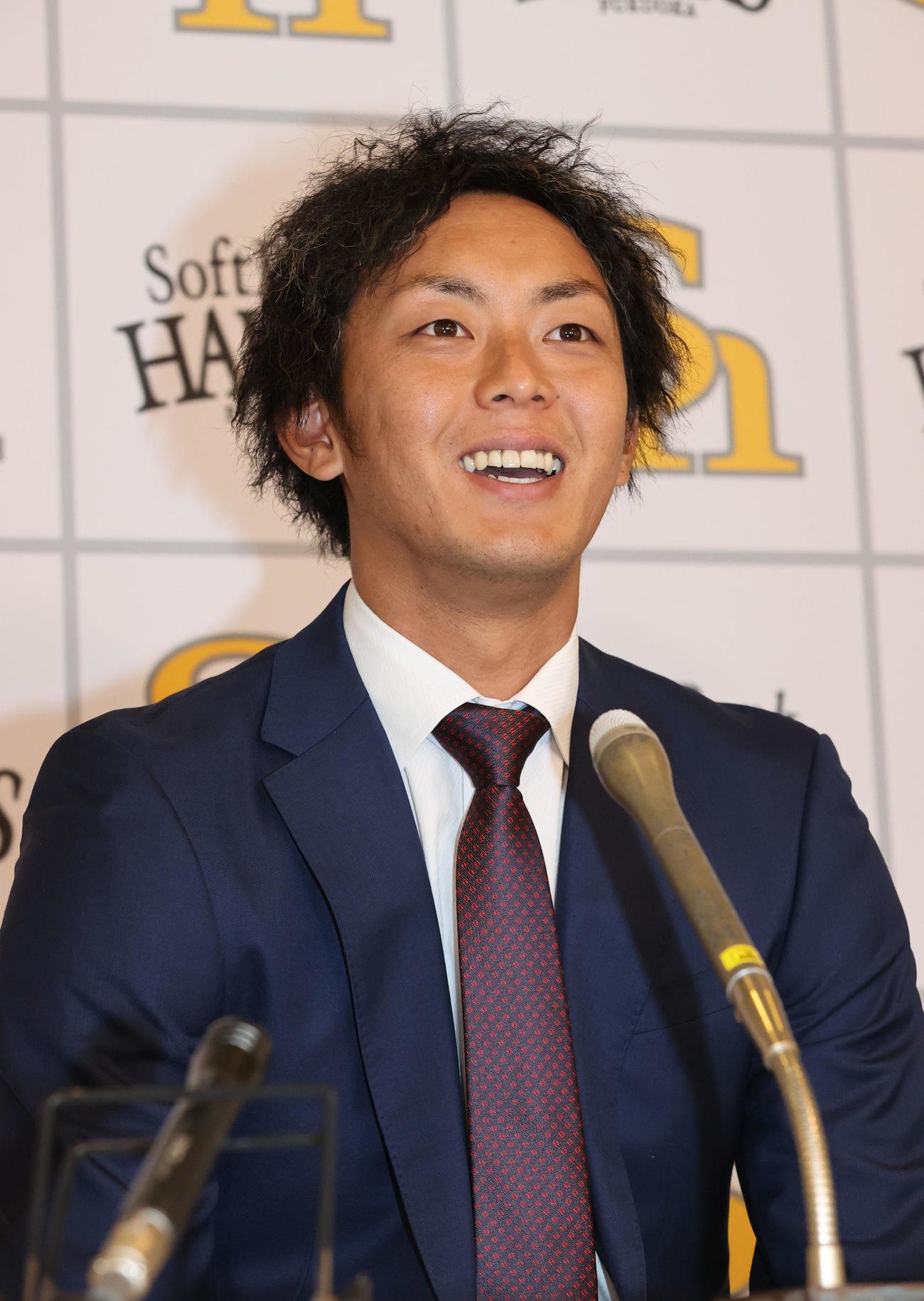 契約更改を終えたソフトバンク今宮は来季の抱負を語る（撮影・梅根麻紀）