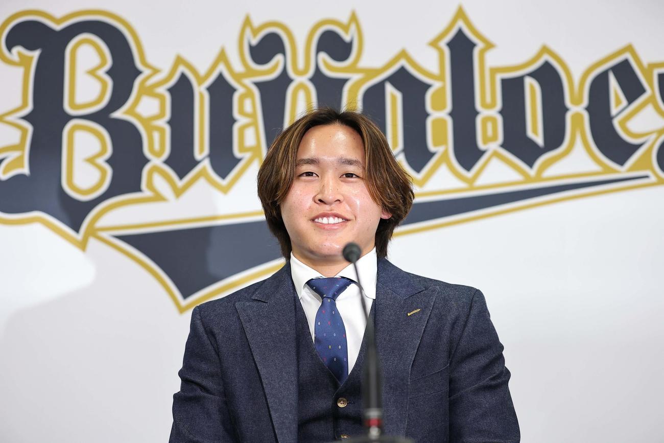 契約更改を終え笑顔を見せる宮城（撮影・上田博志）
