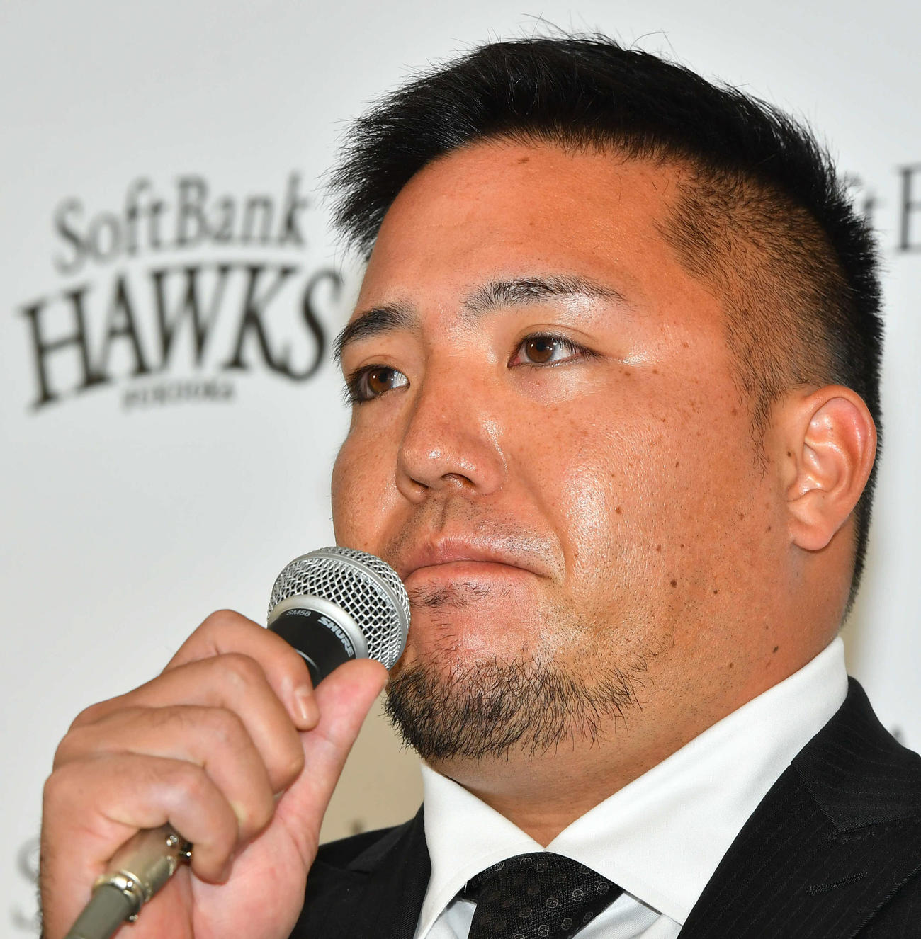 ソフトバンクへの入団会見を行う山川（撮影・岩下翔太）