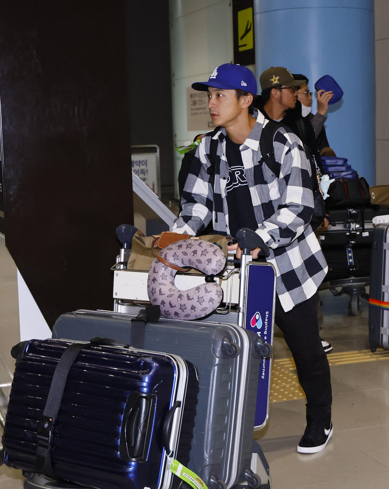 V旅行先のハワイから帰国した熊谷（撮影・藤尾明華）