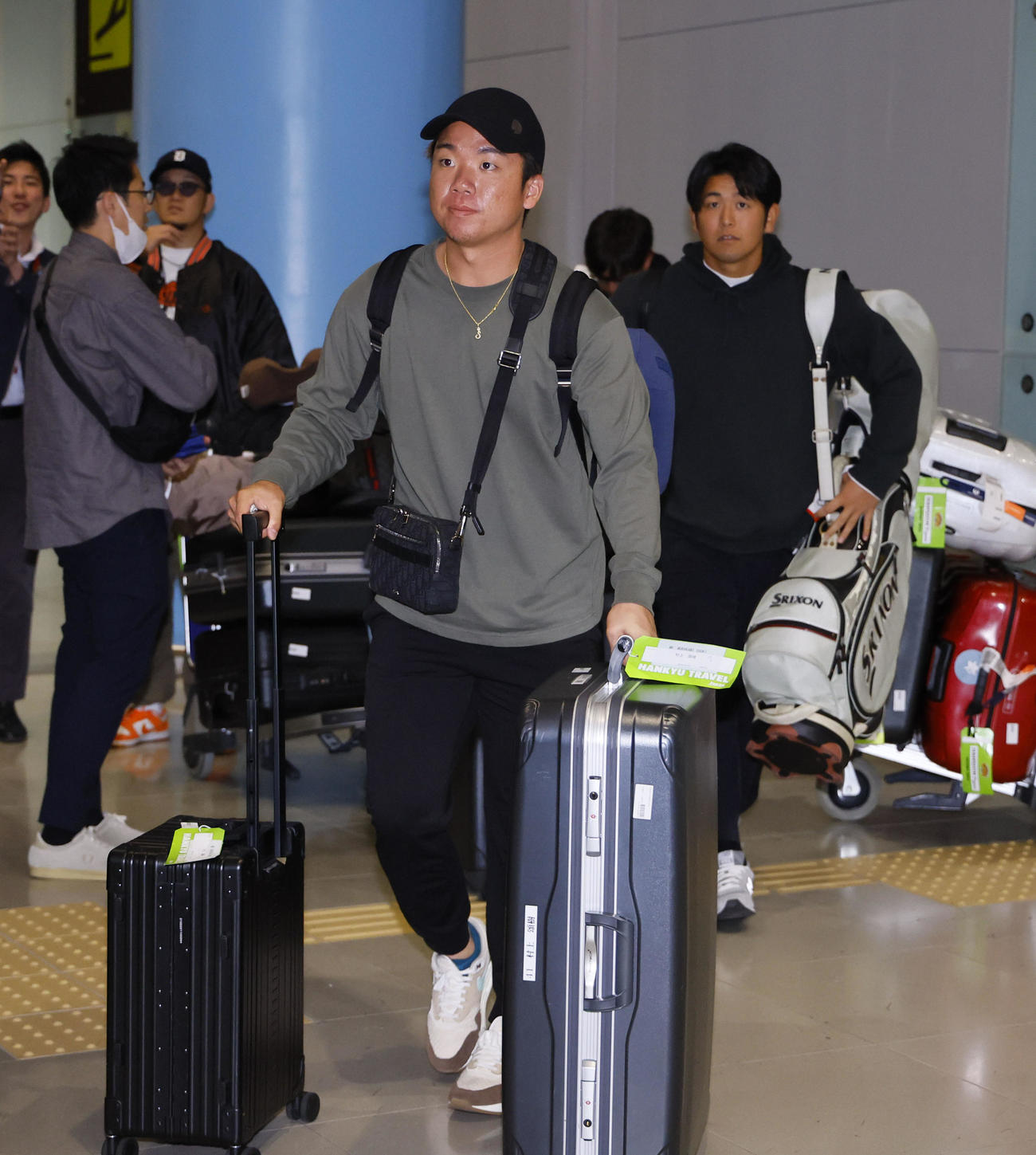 V旅行先のハワイから帰国した村上（撮影・藤尾明華）