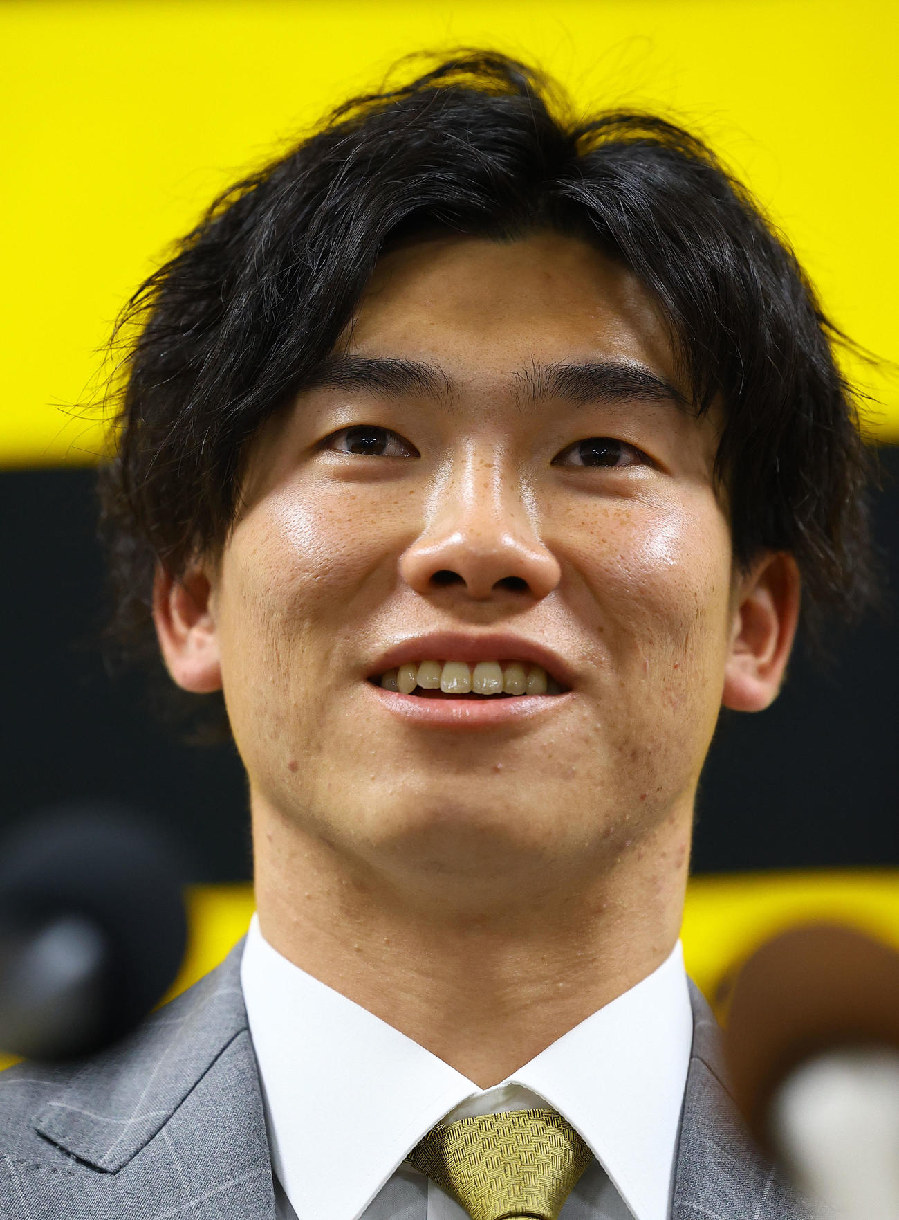 契約更改を終え、記者会見する湯浅（撮影・藤尾明華）