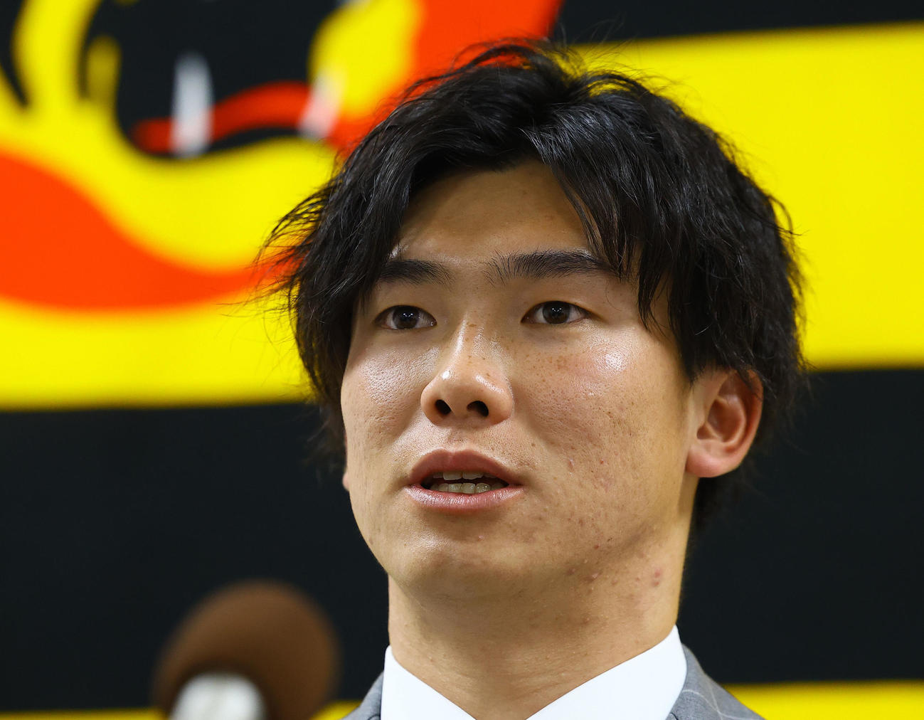 契約更改を終え、記者会見する湯浅（撮影・藤尾明華）