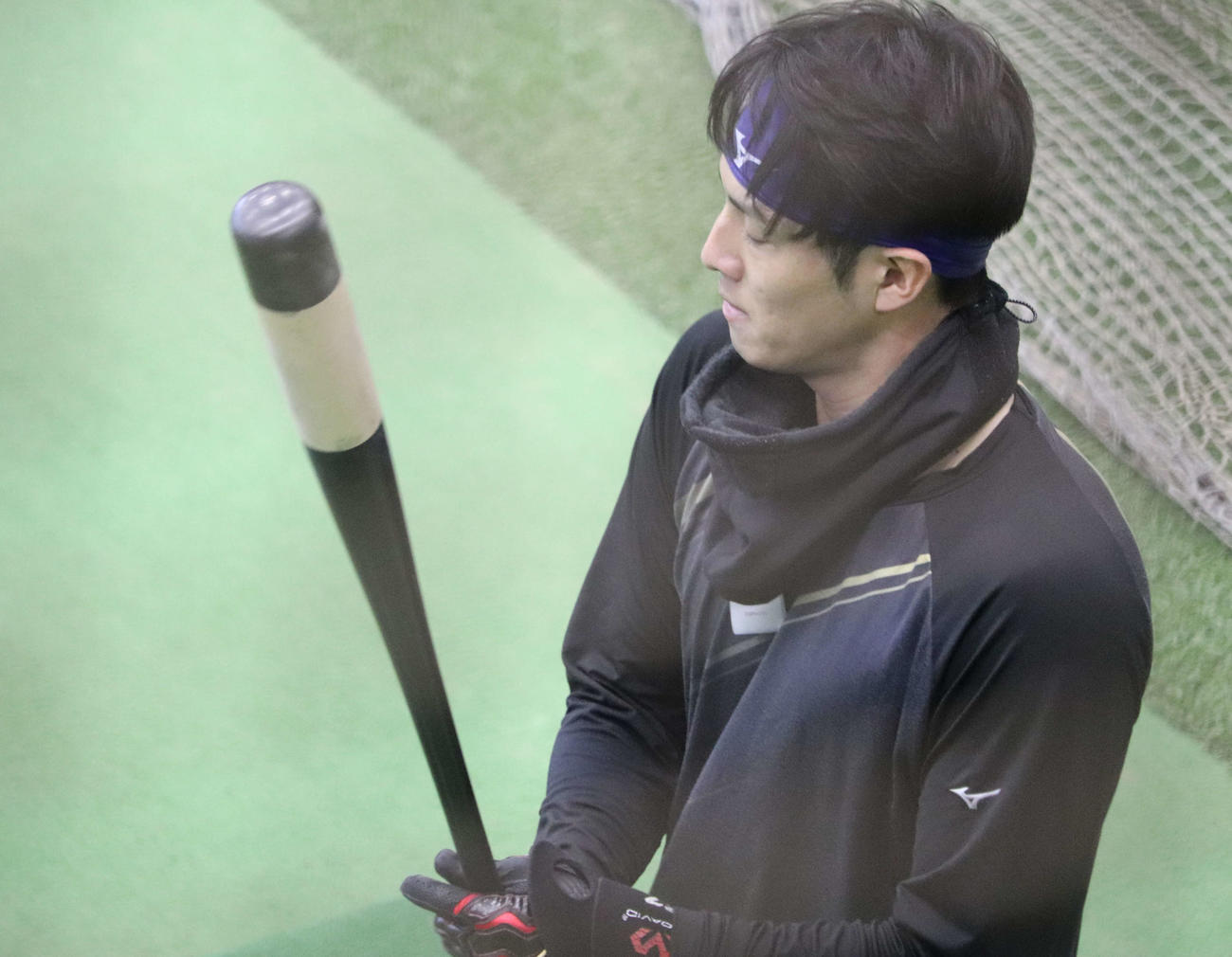 ジャイアンツ球場で自主トレする巨人若林（撮影・小早川宗一郎）