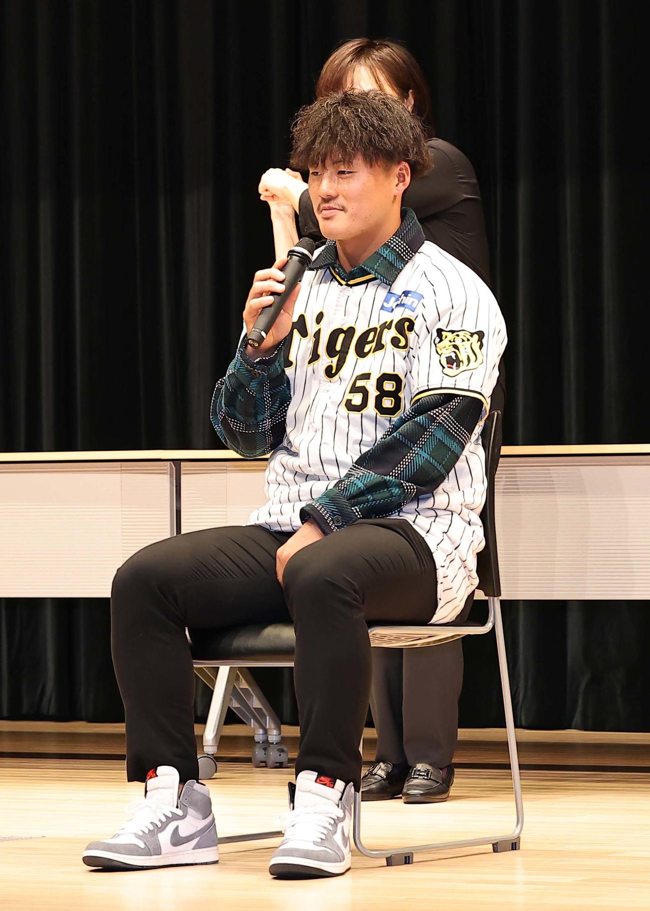 ファンの質問に答える前川（撮影・上田博志）