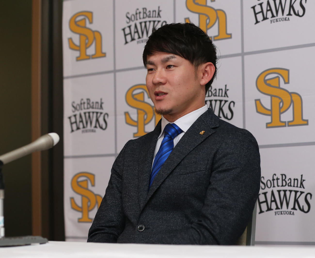 契約更改を終え会見に臨む牧原大（撮影・冨田成美）