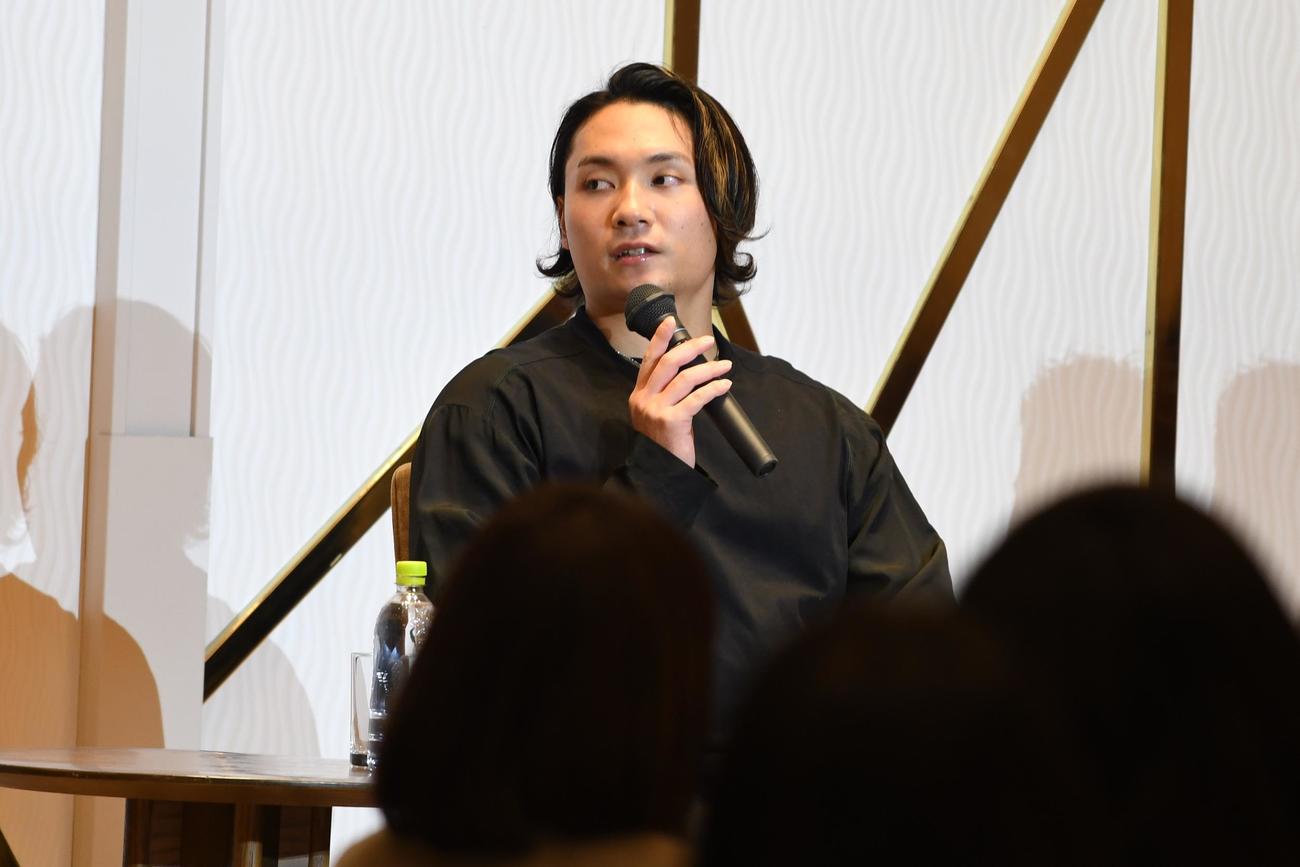 トークショーに出演した日本ハム伊藤（撮影・石井翔太）