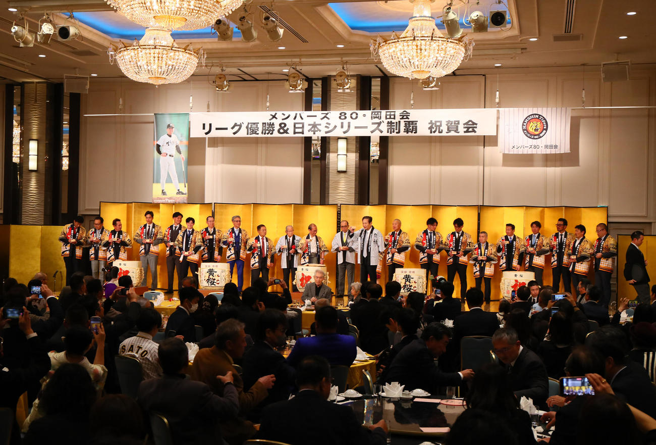 優勝祝賀会を行った京都岡田会（撮影・上山淳一）