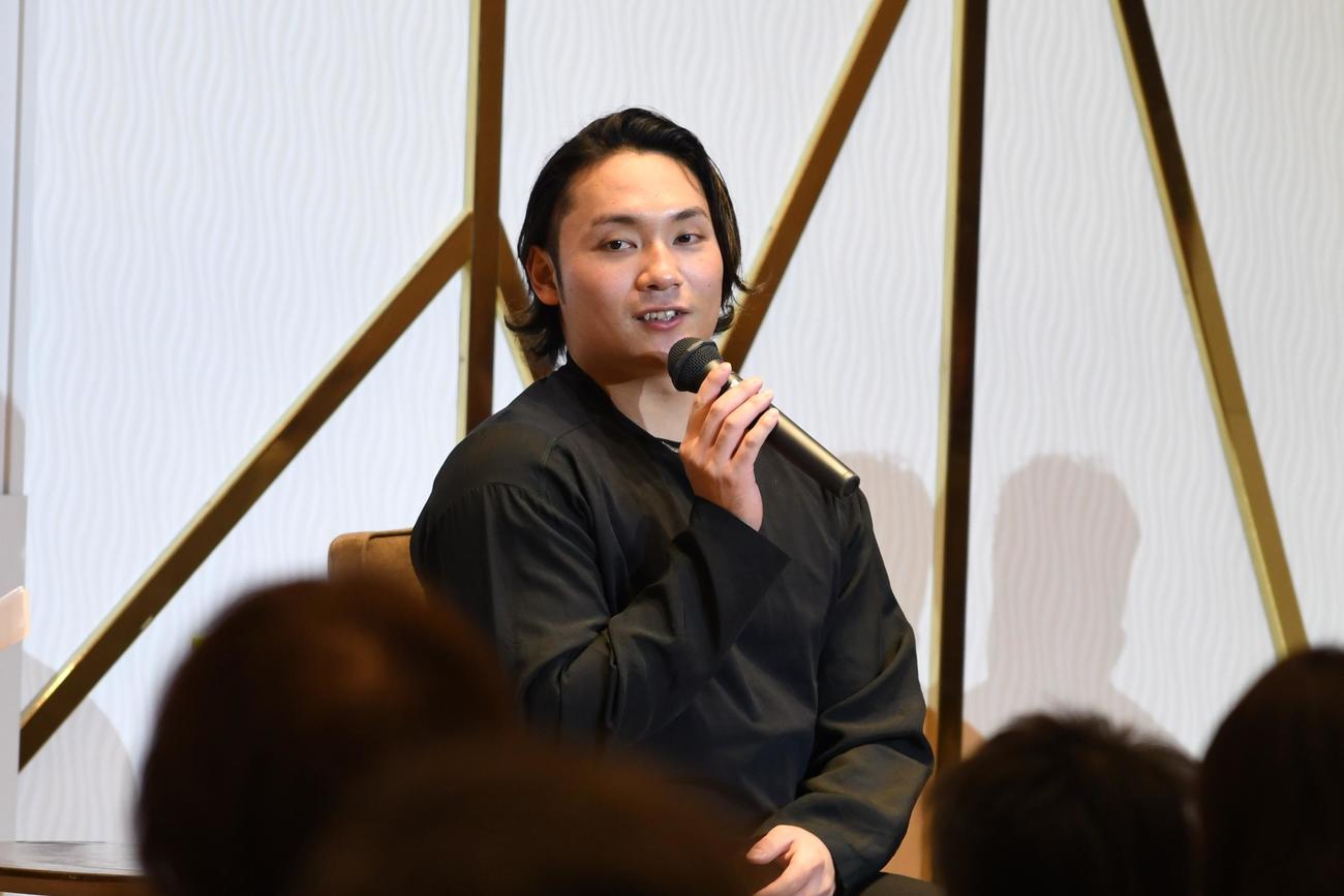 トークショーに参加した日本ハム伊藤（撮影・石井翔太）