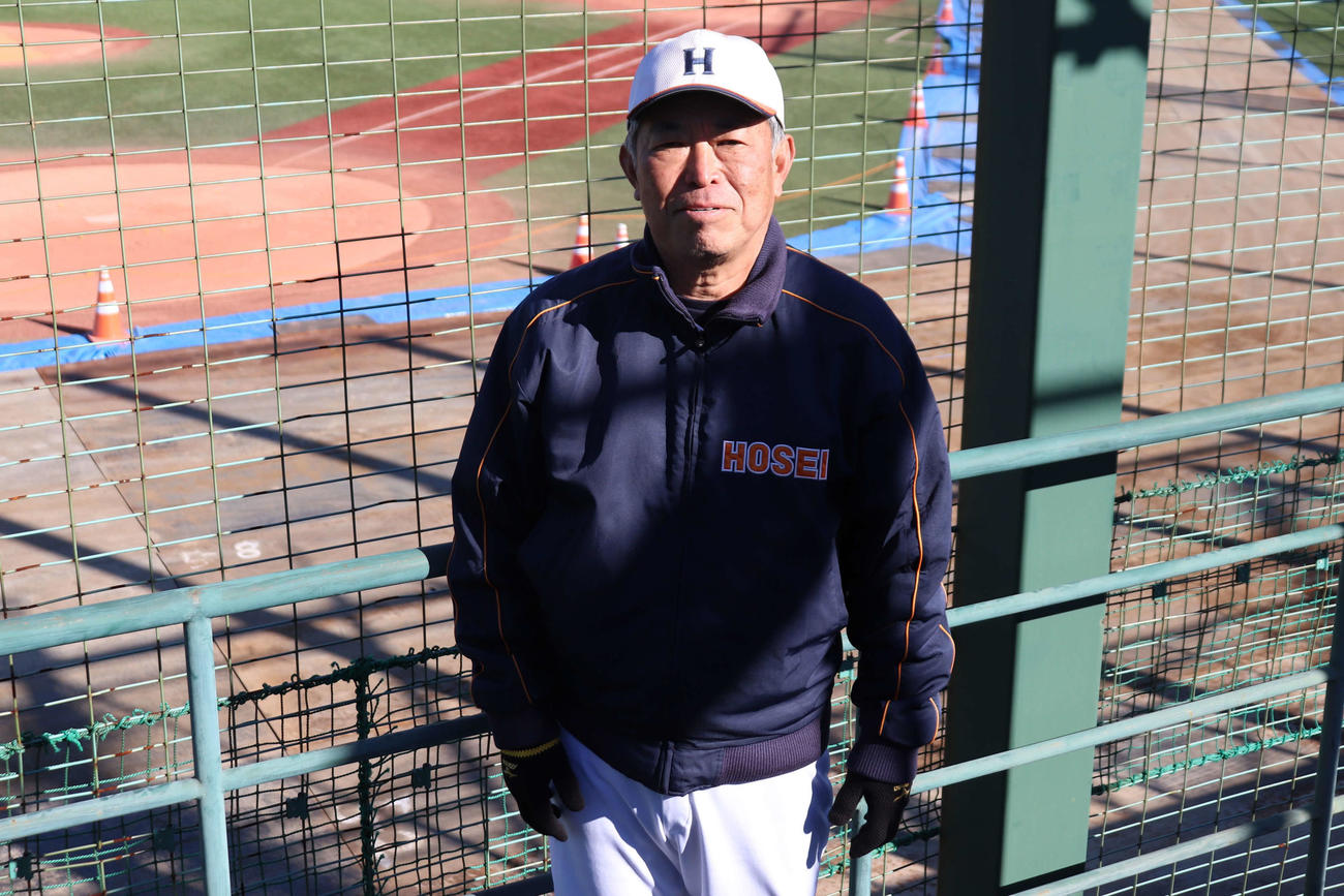 練習納めにて、今年の戦いについて振り返る、今年いっぱいで監督を退任する加藤重雄監督（撮影・保坂淑子）