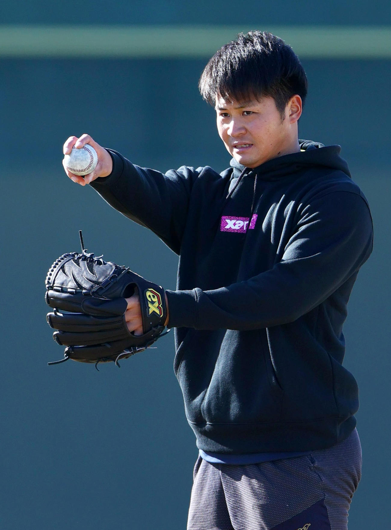 鳴尾浜でキャッチボールする阪神松原（撮影・上山淳一）