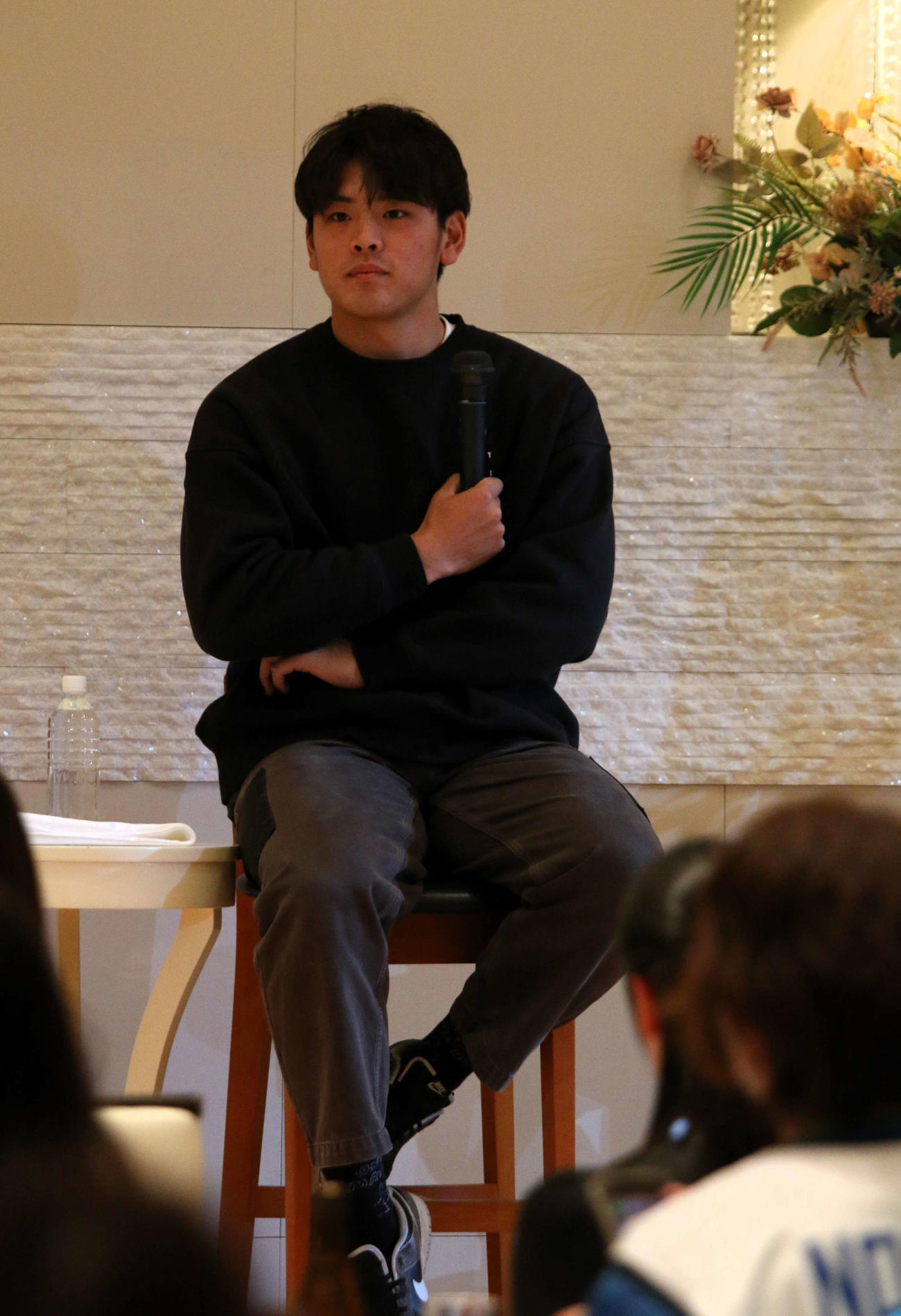 北海道・室蘭の結婚式場「アールベルアンジェ室蘭」でディナー＆トークショーに参加した日本ハム野村（撮影・木下大輔）