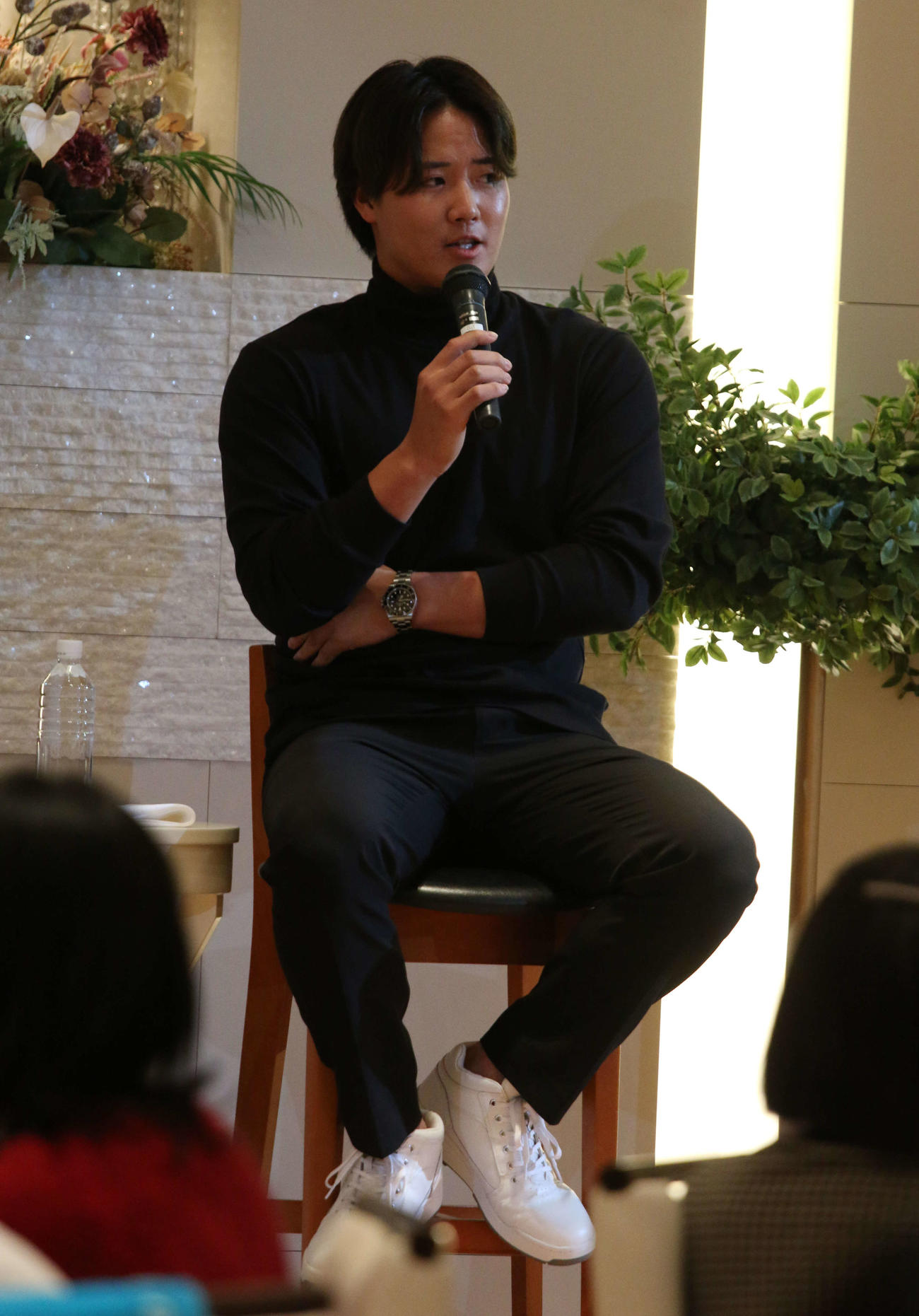 北海道・室蘭の結婚式場「アールベルアンジェ室蘭」でディナー＆トークショーに参加した日本ハム郡（撮影・木下大輔）