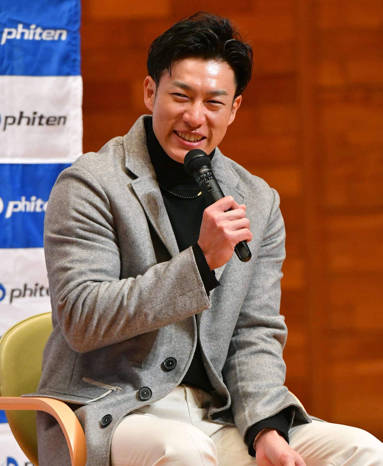 トークショーで笑顔を見せる柳田悠岐（撮影・岩下翔太）