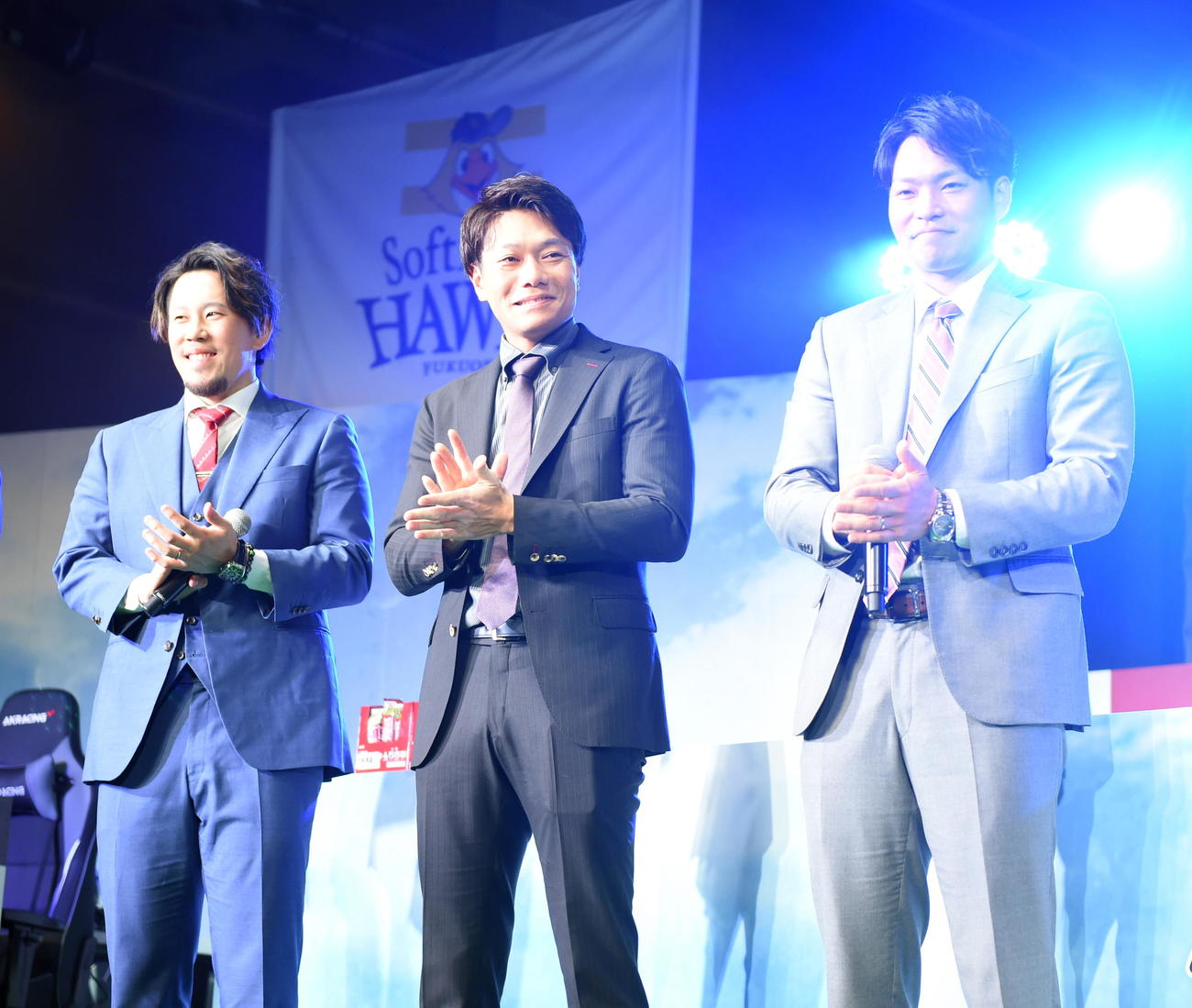 eBASEBALLプロスピAリーグのイベントに参加した楽天田中和。左はロッテ西村、右は中日石垣（撮影・山田愛斗）