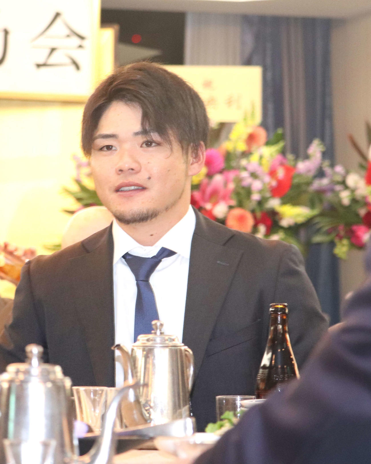 西武、広島に入団した大商大の上田と高のプロ入り激励会に出席する、OBの阪神小野寺暖（撮影・中島麗）