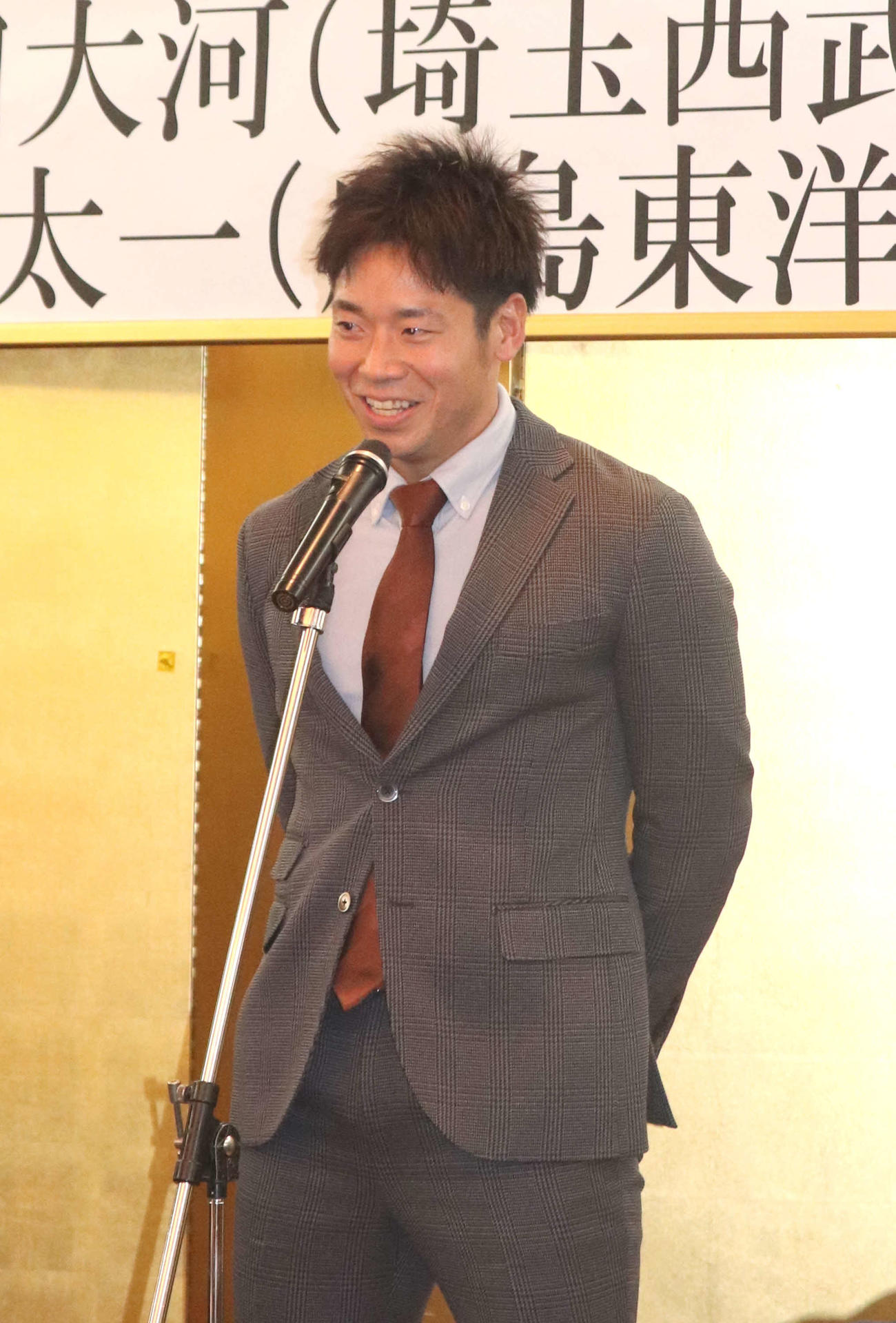 大商大の上田と高のプロ入り激励会に参加した、OBの巨人近藤大亮（撮影・中島麗）