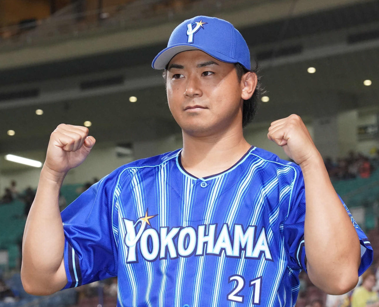 ポーズを決めるDeNA今永昇太（2023年7月25日撮影）