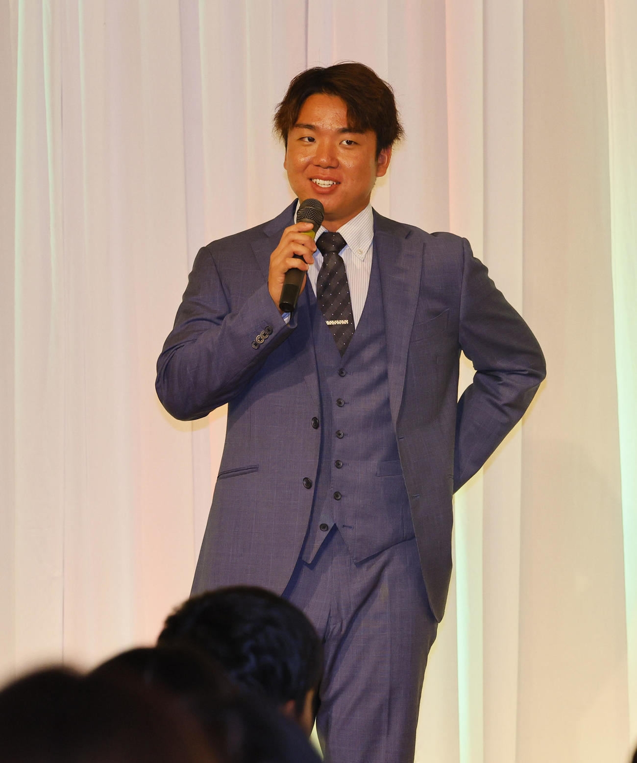 ファンクラブイベントの「クリスマスパーティー」に登場した阪神村上（撮影・藤尾明華）