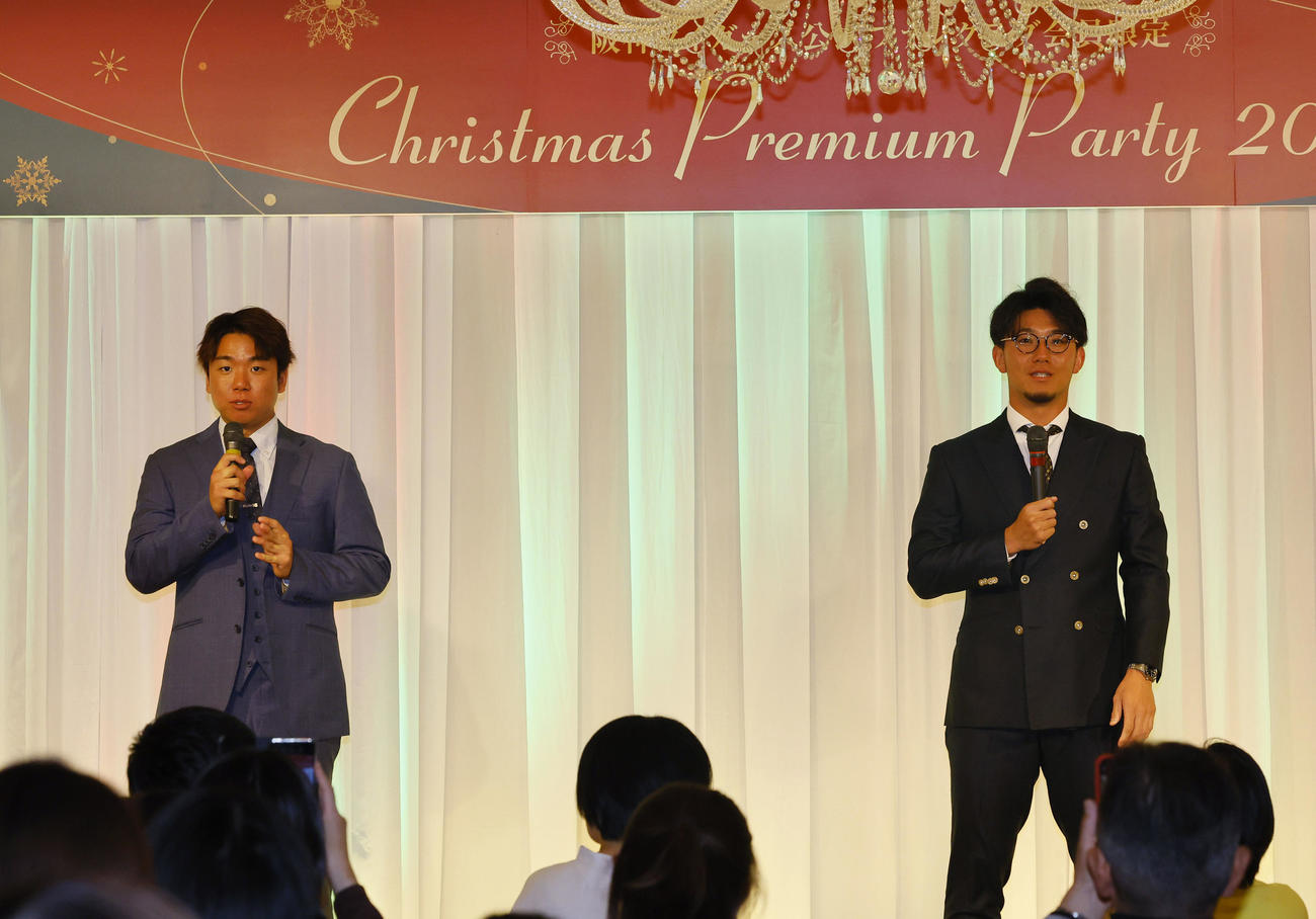 ファンクラブイベントの「クリスマスパーティー」に登場した阪神村上（左）と伊藤将（撮影・藤尾明華）