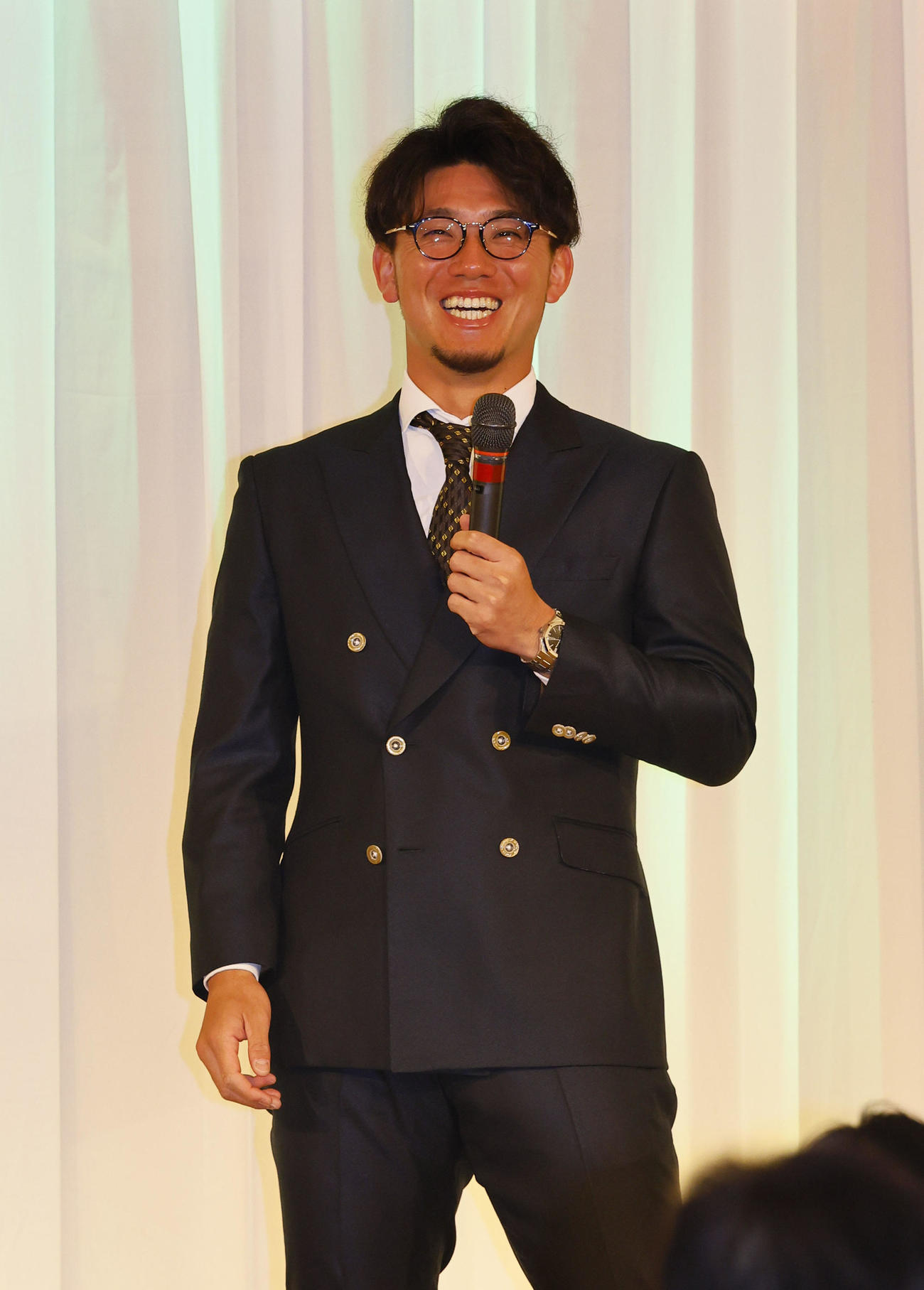 ファンクラブイベントの「クリスマスパーティー」に登場した阪神伊藤将（撮影・藤尾明華）