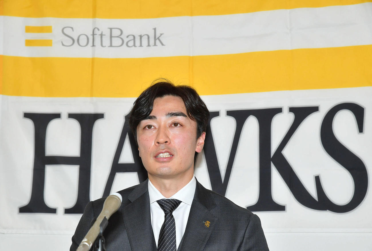 契約更改を終え、会見を行う和田（撮影・岩下翔太）