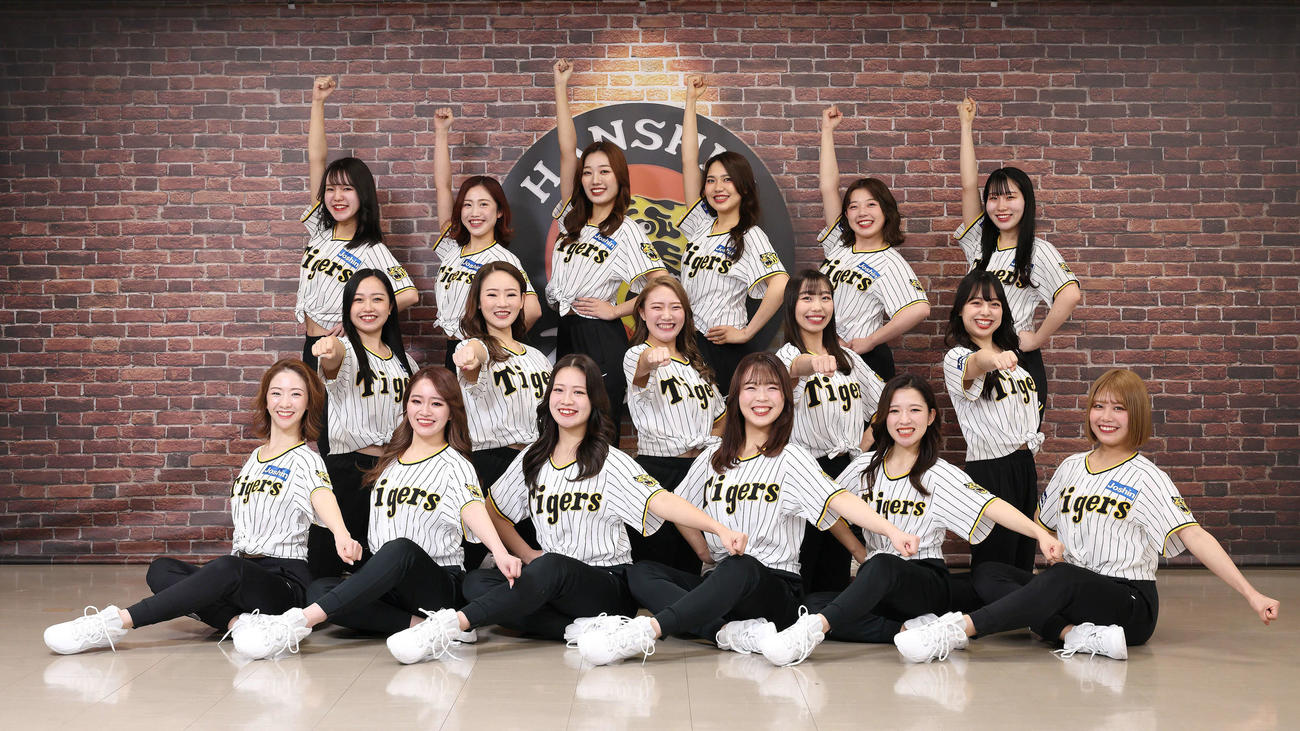 来年のTigersGirls。上段左からMimori(3)、Ayana(2)、Haruki(2)、Urara(2)、Anzu(3)、Sara(3)、Cosmo(3)、Yuna(1)、Fua（1)、Momo(1)、Momoka(2)、★Ayaka(6）、Haruka(1)、Mikoto(1)、Rara(1)、Yuki(1)、Nonoa(3)。（）内は年数、★はcaptain（球団提供）