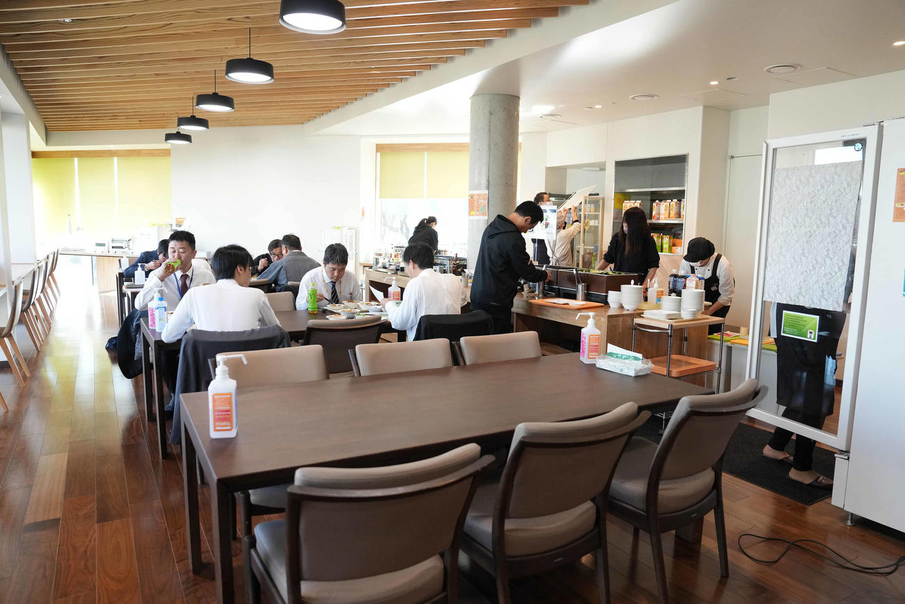 新ジャイアンツ寮の食堂（撮影・鈴木みどり）