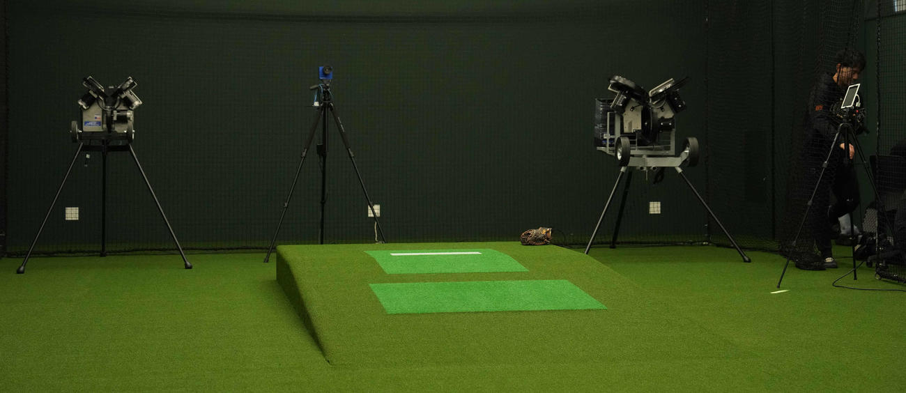 トレーニング棟の動作解析室のマウンド（撮影・鈴木みどり）