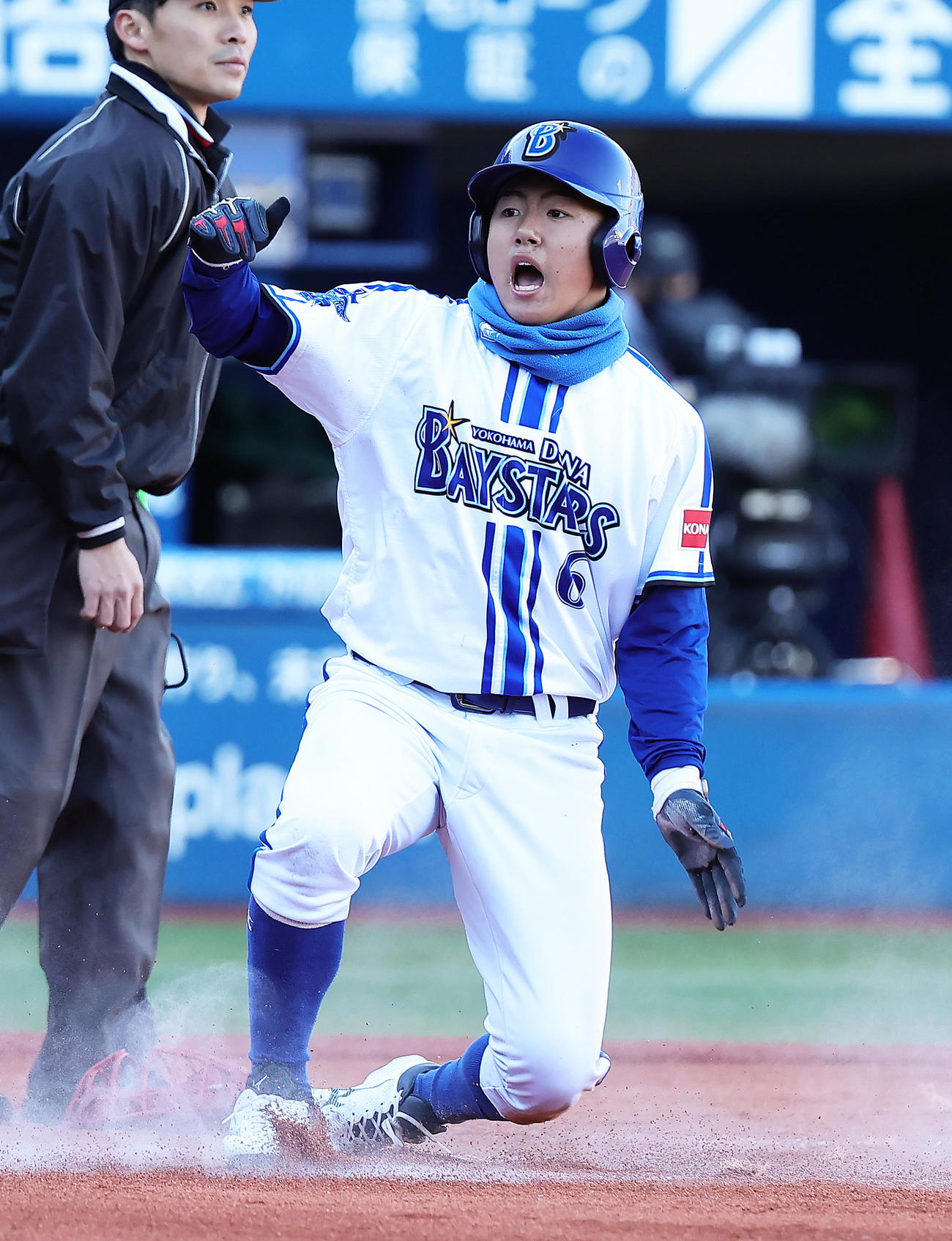 広島ジュニア対DeNAジュニア　2回裏DeNAジュニア無死一、三塁、内野ゴロの間に生還しガッツポーズする三塁走者井端巧（撮影・足立雅史）